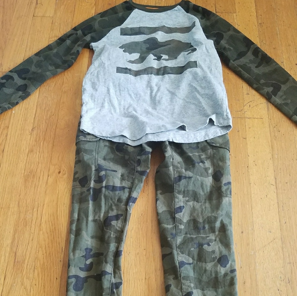 Old Navy boy Camo outfit size M